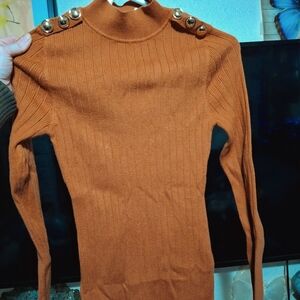 Orange and Gold Turtleneck Sweater with Ribbed Knit and Long Sleeves